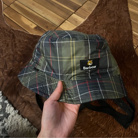 NWT Barbour and Maison Kitsune collab bucket hat - Picture 5 of 6